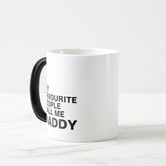 Daddy Personalisiert Typografie Tasse mit Initial (Vorderseite Links)
