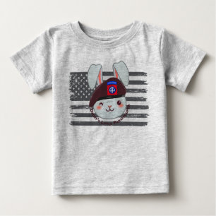 "Daddy’s Little 82. Im Flugzeug Paratrooper" Baby T-shirt
