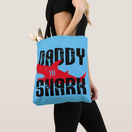 Daddy Shark Worn Graphic Tasche (Von Nahem)