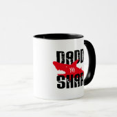 Daddy Shark Worn Graphic Tasse (VorderseiteRechts)