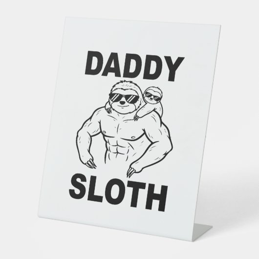 Daddy Sloth Sockelschild (Vorderseite)