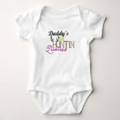 Daddy's Jagdprinzessin Baby Strampler (Vorderseite)