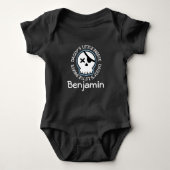 Daddys Little Pirate Skull Personalisierter T - Sh Baby Strampler (Vorderseite)
