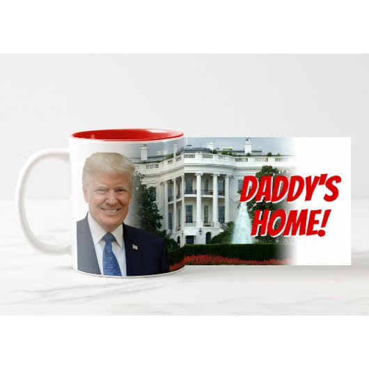 Daddys Zuhause-Präsident Donald Trump 2024 gewinnt Zweifarbige Tasse