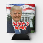 Daddys Zuhause Präsident Donald Trump 2024 Sieg Dosenkühler (Rückseite)