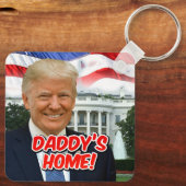Daddys Zuhause Präsident Donald Trump 2024 Sieg Schlüsselanhänger (Rückseite)