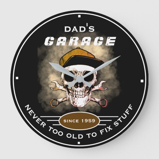 Dad's Garage Never Too Old Skull Wrenches Black Große Wanduhr (Vorderseite)