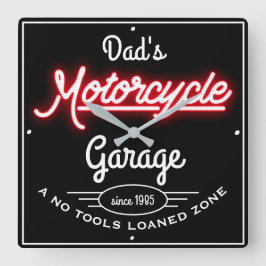 Dad's Motorcycle Garage Red Faux Neon Black  Quadratische Wanduhr