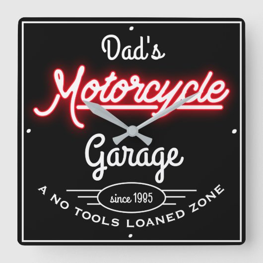 Dad's Motorcycle Garage Red Faux Neon Black Quadratische Wanduhr (Vorderseite)