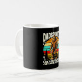 Dadsquatch wie ein normaler Vater, nur squatchiger Kaffeetasse (Vorderseite Links)