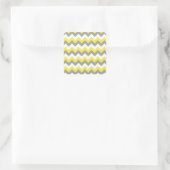 Daffodil Gray and White Zigzag 2 Quadratischer Aufkleber (Tasche)