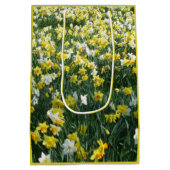 Daffodin Spring Flowers Field Gift Bag Mittlere Geschenktüte (Rückseite)