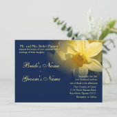 Daffodis Floral Wedding Navy Einladung (Stehend Vorderseite)