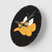 DAFFY DUCK™ Angry Face Runde Wanduhr (Winkel)