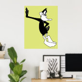 DAFFY DUCK™, das gegen eine Wand gelenkt wird Poster (Heimbüro)