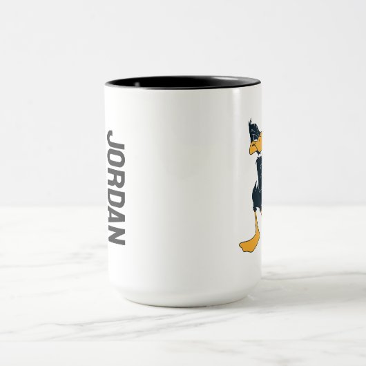 DAFFY DUCK™ mit überquerten Waffen | Name hinzufüg Tasse (Zentrum)