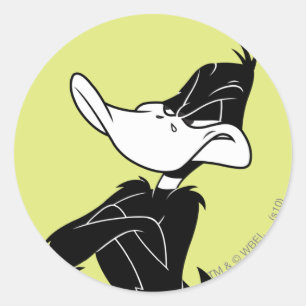 DAFFY DUCK™ mit überquerten Waffen Runder Aufkleber