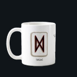Dagaz RuneStone-Tasse Kaffeetasse<br><div class="desc">Die Dagaz Rune repräsentiert das totale Erwachen und symbolisiert das Tageslicht, die Intuition, die Einsicht, die mentale Klarheit, Polarität, Paradoxie, Morgengrauen & Dämmerung, Veränderung, Transformation, Durchbruch und den Empfang mystischer Inspiration. Diese Rune ist ein Leuchtfeuer der Hoffnung. Runen werden seit der Antike als Mittel der Weissagung benutzt, um Botschaften zu...</div>