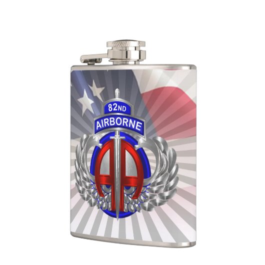 Dagger Design der 82. Im Flugzeug Division Flachmann (Links)