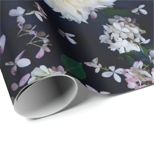 Dahlia Blume Blüte rot in Schwarz Geschenkpapier (Rolleneckpunkt)