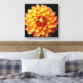Dahlia Blume Leinwand. Leinwanddruck (Insitu (Schlafzimmer))
