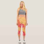 Dahlia-Blume, Muster von Blume, Orange Dahlia Capri Leggings (Vorderseite)