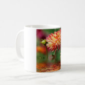 Dahlia-Blume über dem Wasser Kaffeetasse (Vorderseite Links)
