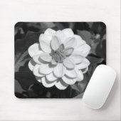 Dahlia 'David Howard' B&W Mousepad (Mit Mouse)