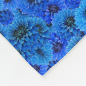 Dahlien in königsblau - Blumendesign, Fleecedecke (Ecke)