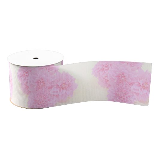 Dahlien in weichrosa ripsband (Spule)