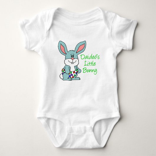 Daideos kleiner Hase Baby Strampler (Vorderseite)