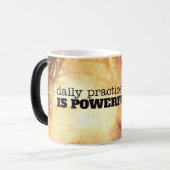 Daily Practice Verwandlungstasse (Vorderseite Links)