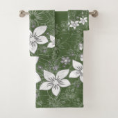Dainty Floral Scroll auf Green Bath Towel Set (Insitu)
