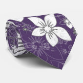 Dainty Floral Scroll auf Plum Krawatte (Gerollt)