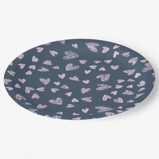 Dainty Pink Herzmuster Pappteller (Schrägansicht)