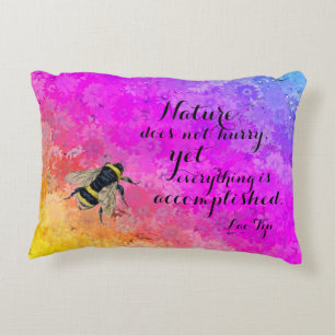 Daises Rainbow Colors Bee & Lao Tzu Quote Zierkissen
