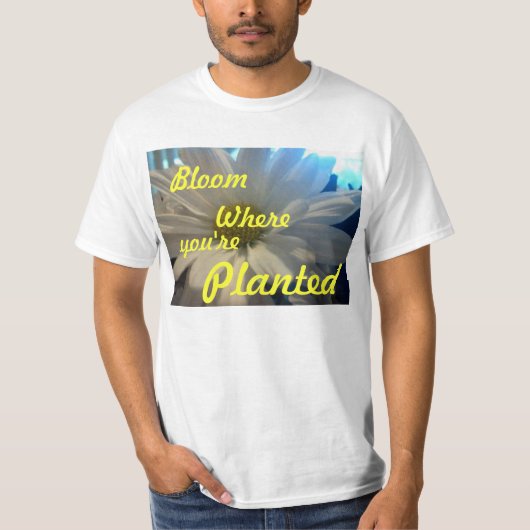 "DAISEY BLOOM WO SIE PLANEN" T-Shirt (Vorderseite)