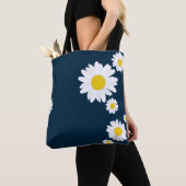 Daisies Blue Two-Tone-Tasse Tasche (Von Nahem)