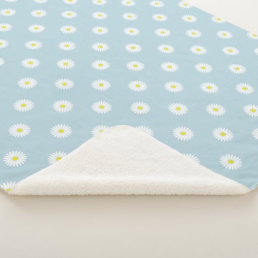 Daisies Illustrative Rpt Muster auf blass blau Sherpadecke (3/4)