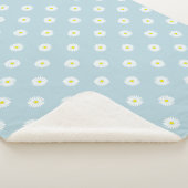 Daisies Illustrative Rpt Muster auf blass blau Sherpadecke (3/4)