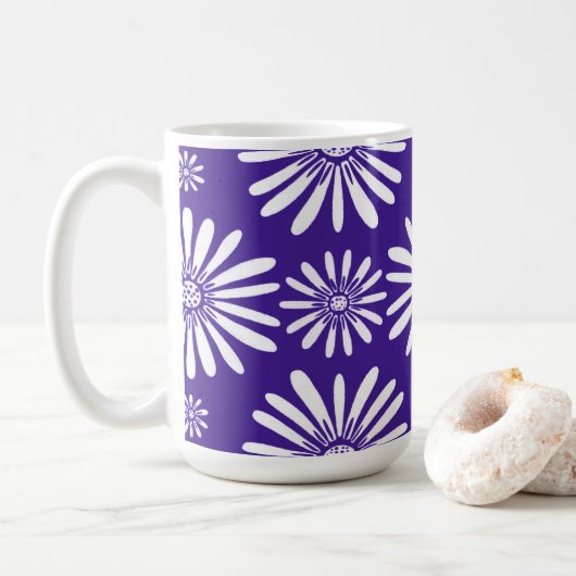 Daisies Lila weißes Blumenmuster Kaffeetasse (Mit Donut)