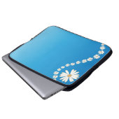 Daisies on Blue Laptop Computer Sleeve (Vorne Knopf)