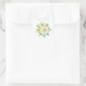 Daisies White Floral Theme Typografie Runder Aufkleber (Tasche)