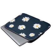 Daisy auf blauem Muster Laptopschutzhülle (Vorne Knopf)