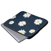 Daisy auf blauem Muster Laptopschutzhülle (Vorne Knopf)