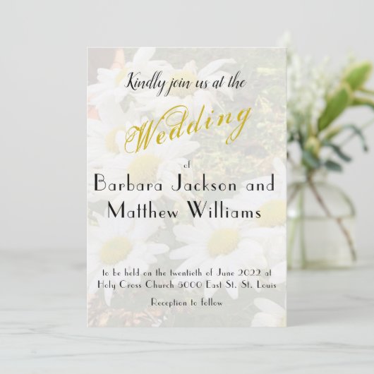 Daisy Background Fflügling Yellow Script Wedding Einladung (Stehend Vorderseite)