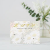 Daisy Background Yellow Script Wedding RSVP Karte (Stehend Vorderseite)