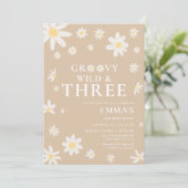 Daisy Beige Kindergeburtstag Einladung (Stehend Vorderseite)