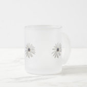 Daisy Blume Kaffee Tasse. Bloom and Brew... Mattglastasse (VorderseiteRechts)