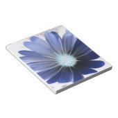 Daisy-Blume leuchtet blaues Notepad Notizblock (angewinkelt)